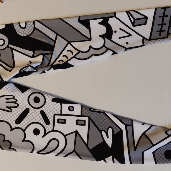 Society6 Women Fun Print Black /White Leggings, XS - Picture 8 of 8